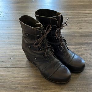 Sorel wedge brown boots